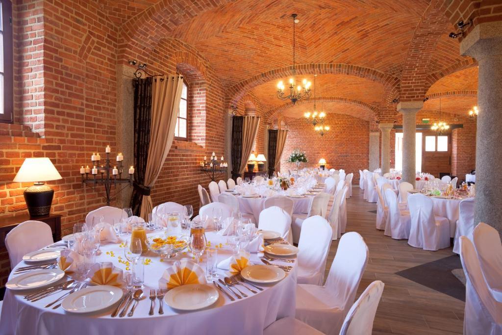 Zamek Topacz Wysoka  Extérieur photo