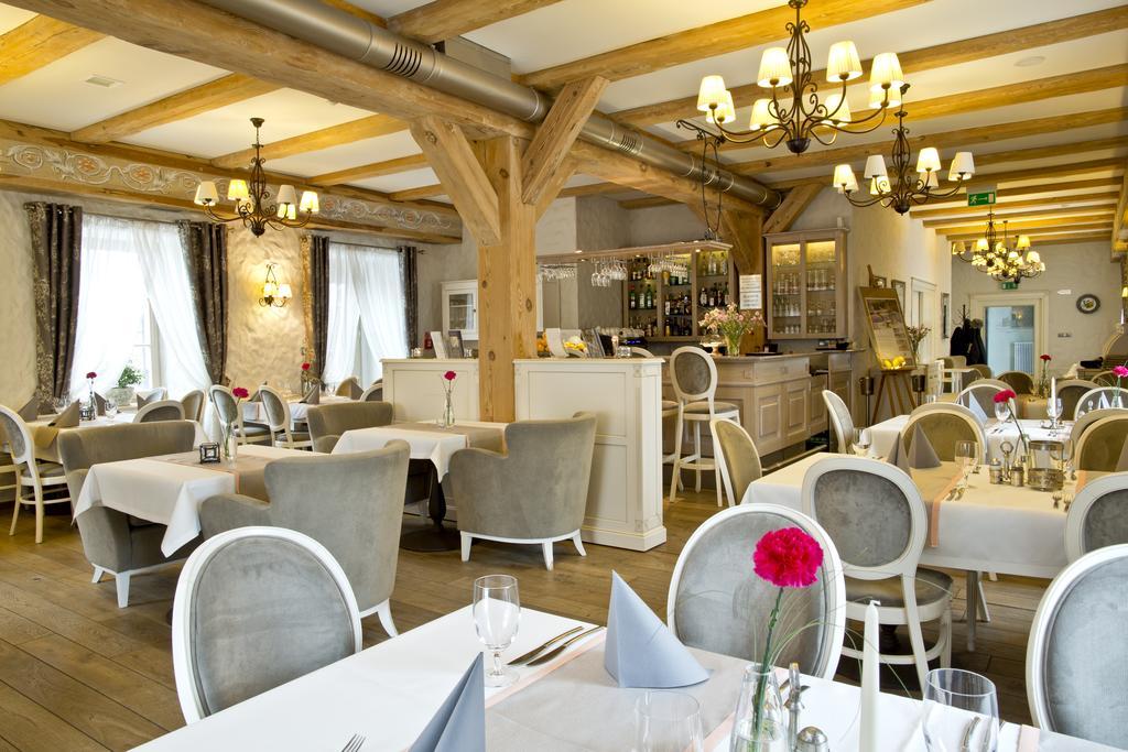 Zamek Topacz Wysoka  Extérieur photo